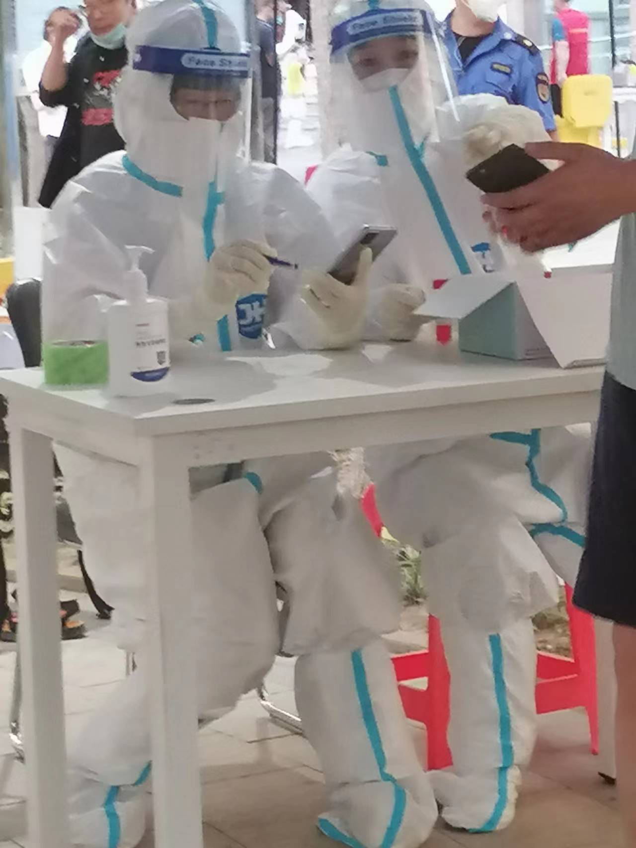 张洁.png